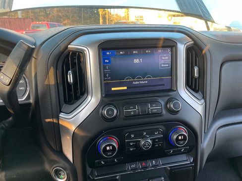 Used 2020 Chevrolet Silverado 2500 LT w/ Convenience Package image 31