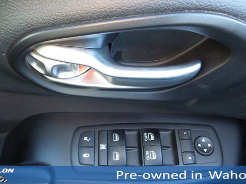 Used 2014 Jeep Cherokee Latitude w/ Comfort/Convenience Group image 14