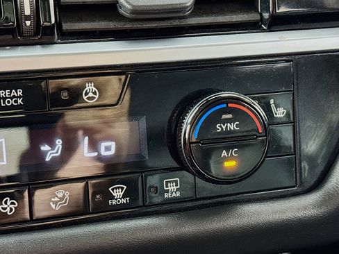 Used 2023 Nissan Pathfinder SL w/ SL Premium Package AWD/4WD image 5