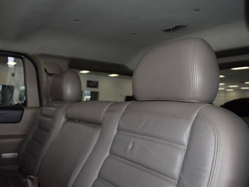 Used 2003 HUMMER H2 w/ Preferred Equipment Group AWD/4WD image 42