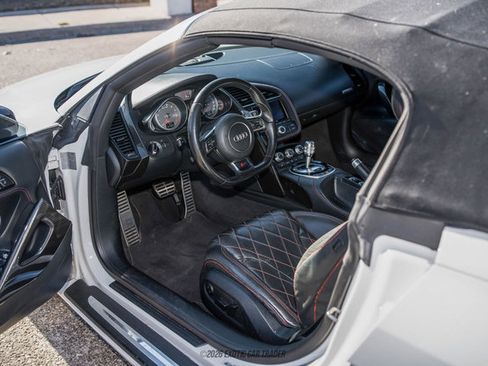 Used 2015 Audi R8 V8 w/ Full Leather Package image 29