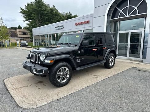 Certified 2019 Jeep Wrangler Unlimited Sahara w/ Cold Weather Group AWD/4WD image 3