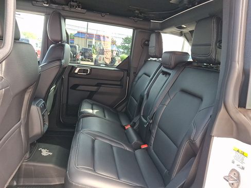 Used 2025 Ford Bronco Outer Banks AWD/4WD image 11