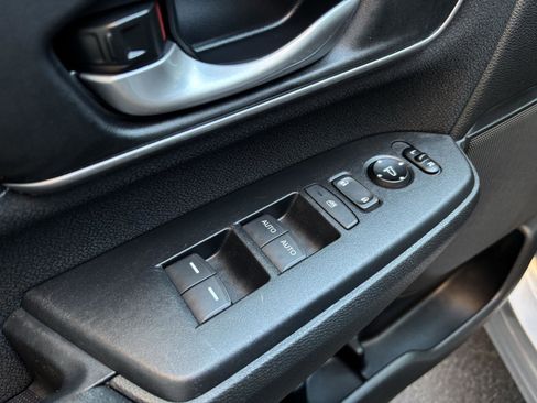 Used 2017 Honda CR-V EX image 12