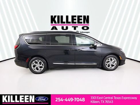 Used 2023 Chrysler Pacifica Limited image 9