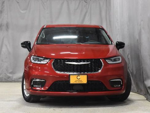 Certified 2024 Chrysler Pacifica Touring-L image 5