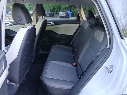 New 2026 Volkswagen Taos SE AWD/4WD image 24