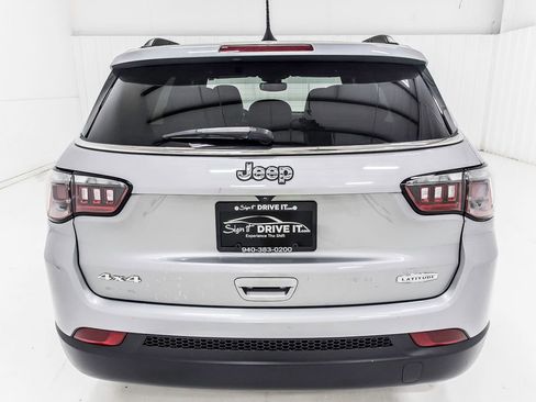 Used 2023 Jeep Compass Latitude AWD/4WD image 6
