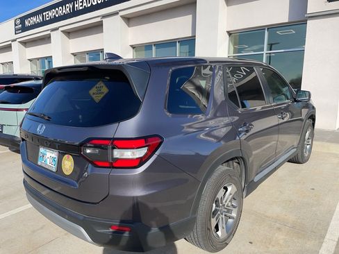 Used 2025 Honda Pilot EX-L image 4