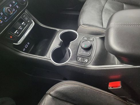 Used 2019 GMC Terrain SLT w/ Preferred Package image 26