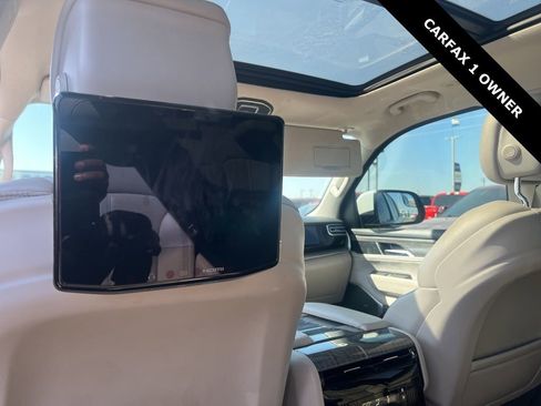 Used 2022 Jeep Wagoneer Series III w/ Premium Group I image 17