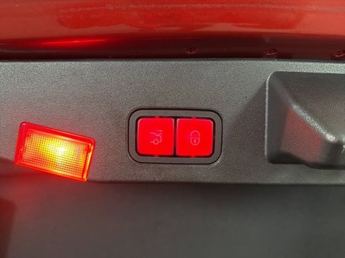 Used 2019 Mercedes-Benz SL 550 image 28