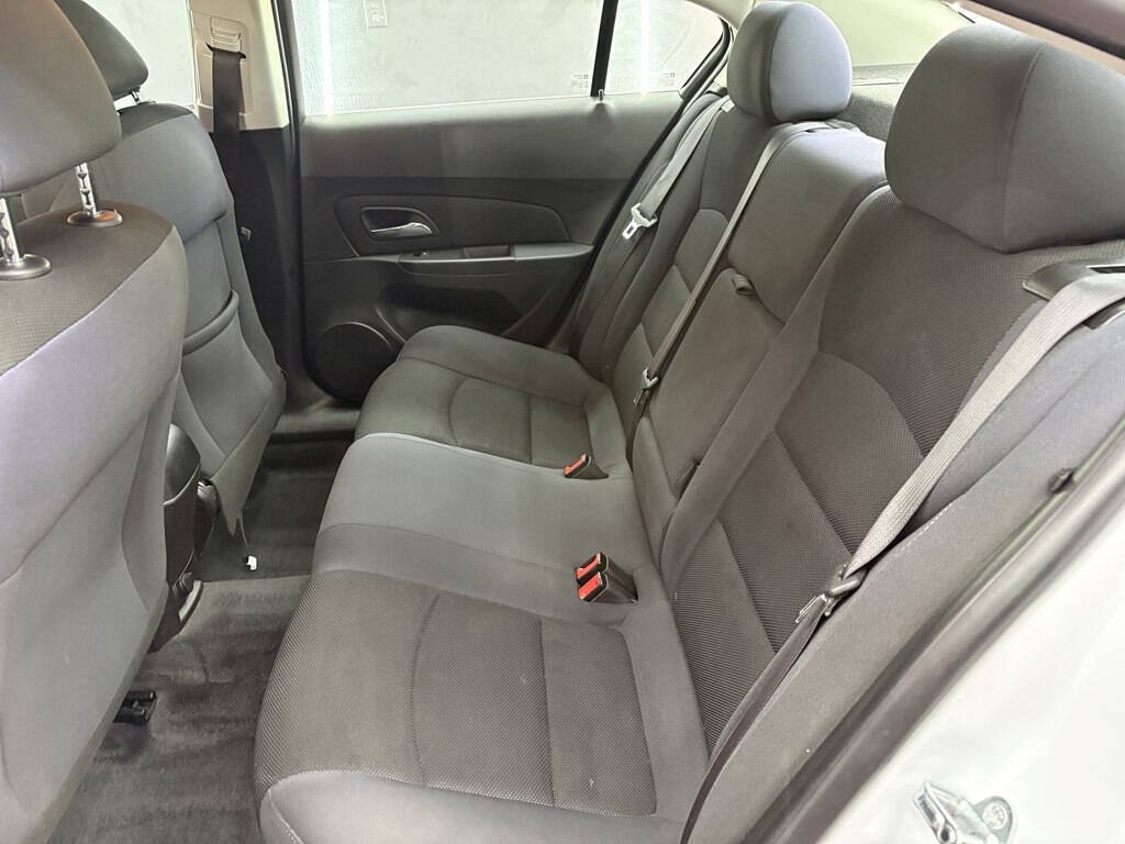 Used 2016 Chevrolet Cruze LT FWD image 11