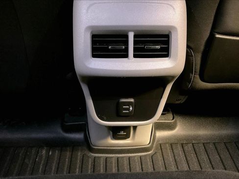 Used 2022 GMC Terrain SLE w/ Driver Convenience Package image 34