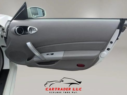 Used 2007 Nissan 350Z Touring RWD image 11