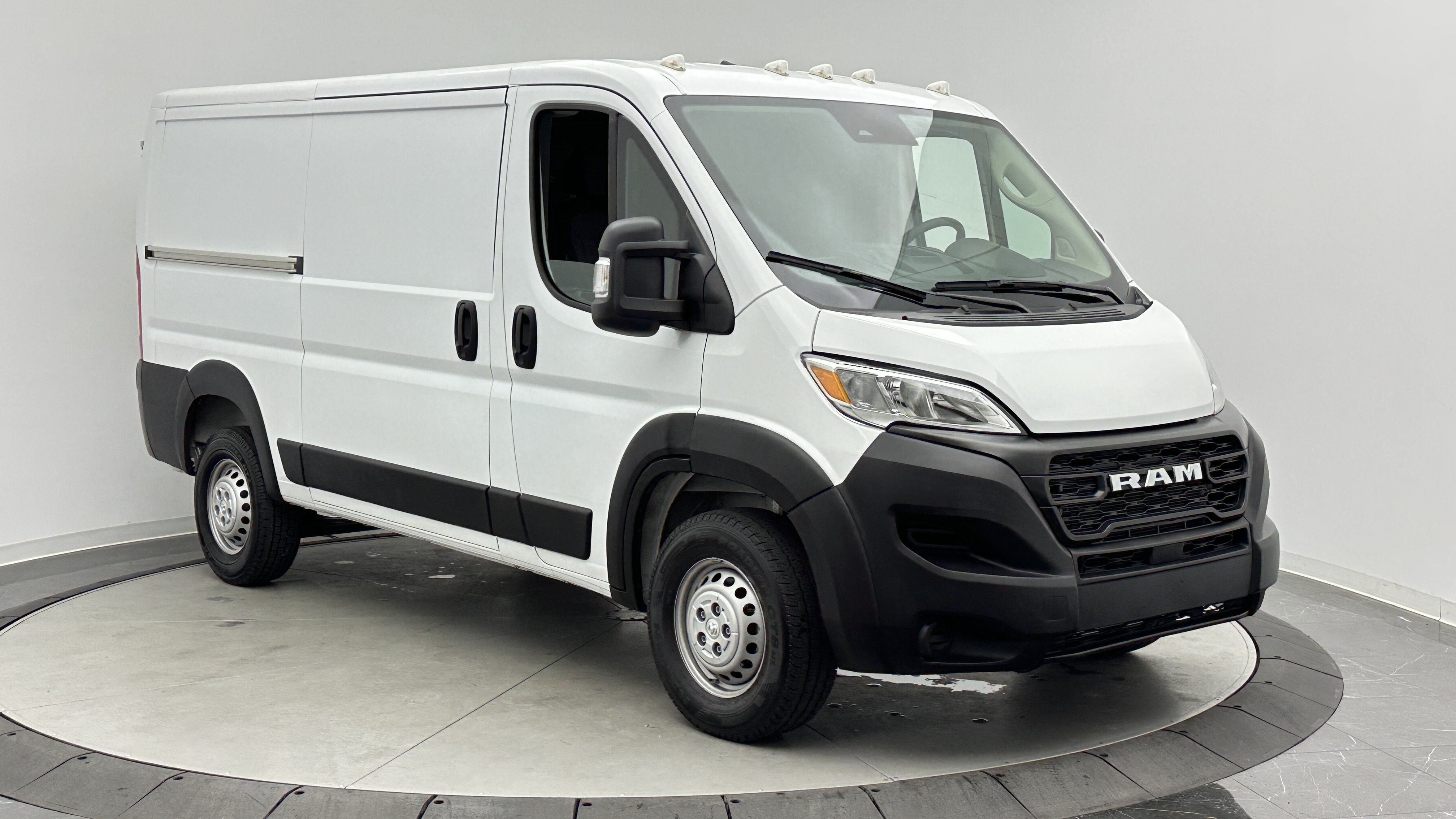 Used 2025 RAM ProMaster 2500 w/ U-Haul Equipment Group FWD image 3