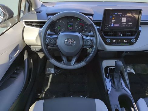 Used 2025 Toyota Corolla LE image 14