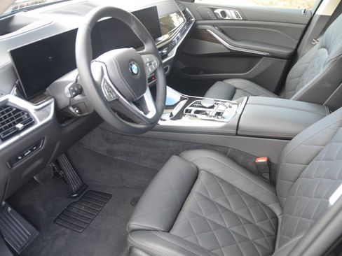 Used 2025 BMW X7 xDrive40i AWD/4WD image 2