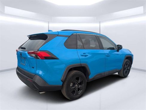 Used 2021 Toyota RAV4 LE image 3