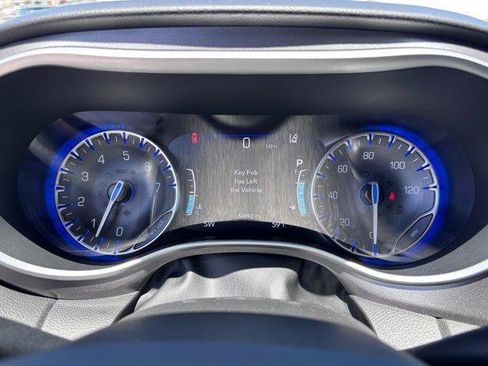 Used 2024 Chrysler Pacifica Touring-L FWD image 24