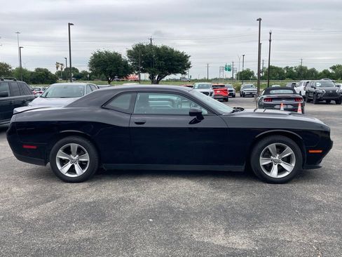 Used 2018 Dodge Challenger SXT RWD image 4
