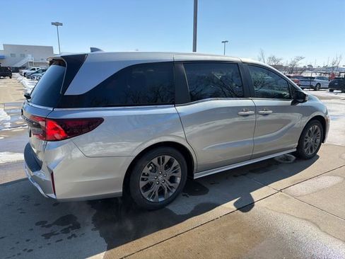 New 2026 Honda Odyssey Touring image 5