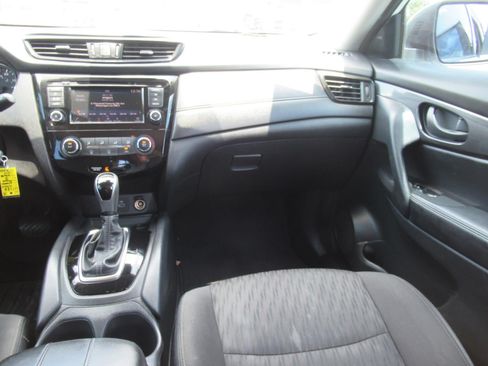 Used 2020 Nissan Rogue S FWD image 14