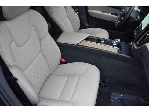 New 2026 Volvo XC60 B5 Plus w/ Protection Package Premier image 31