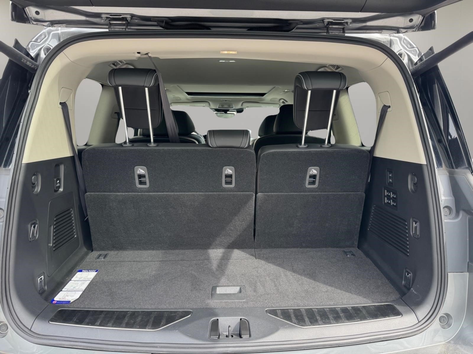Used 2025 INFINITI QX80 Sensory AWD/4WD image 10