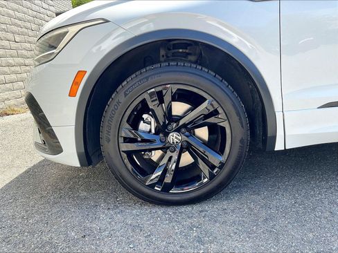 Certified 2023 Volkswagen Tiguan SE R-Line FWD image 7