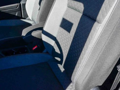 Used 2021 Volkswagen Tiguan S image 28