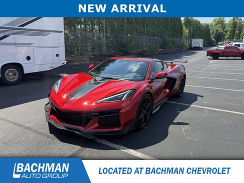 Used 2024 Chevrolet Corvette Z06 w/ Z07 Performance Package RWD image 3