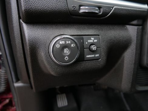 Used 2015 Chevrolet Traverse LT image 24