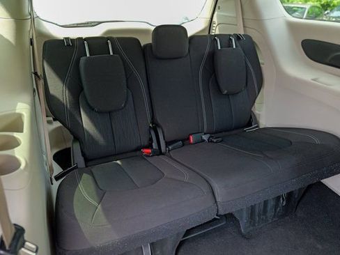Used 2023 Chrysler Voyager LX image 31