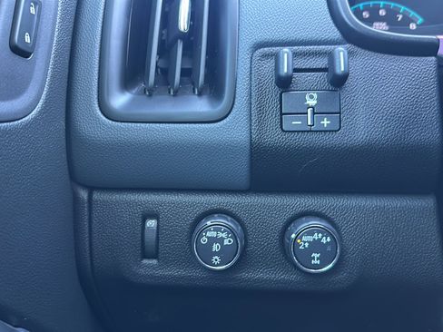 Used 2022 Chevrolet Colorado Z71 w/ Safety Package image 36