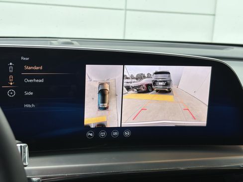 Used 2024 Cadillac Lyriq Luxury AWD/4WD image 22
