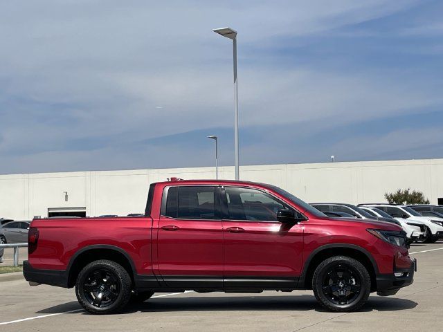 Used 2025 Honda Ridgeline Black Edition image 3