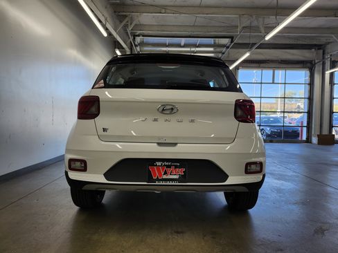 New 2026 Hyundai Venue SEL FWD image 23