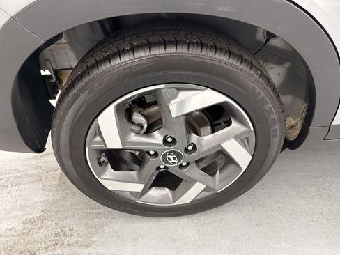 Used 2025 Hyundai Venue SEL FWD image 11