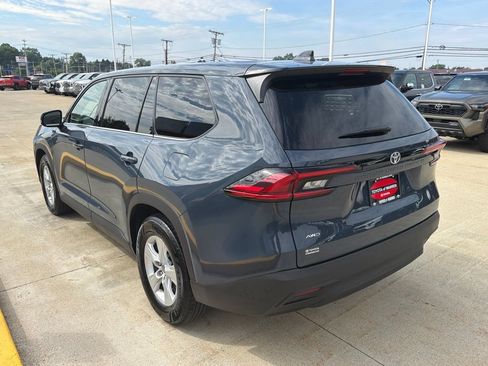 Used 2025 Toyota Grand Highlander AWD image 7