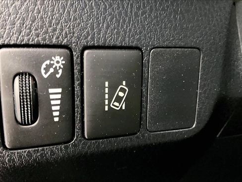 Used 2017 Toyota RAV4 XLE w/ Carpet Mat Package FWD image 33