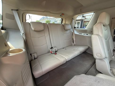 Used 2016 Cadillac Escalade Luxury AWD/4WD image 16