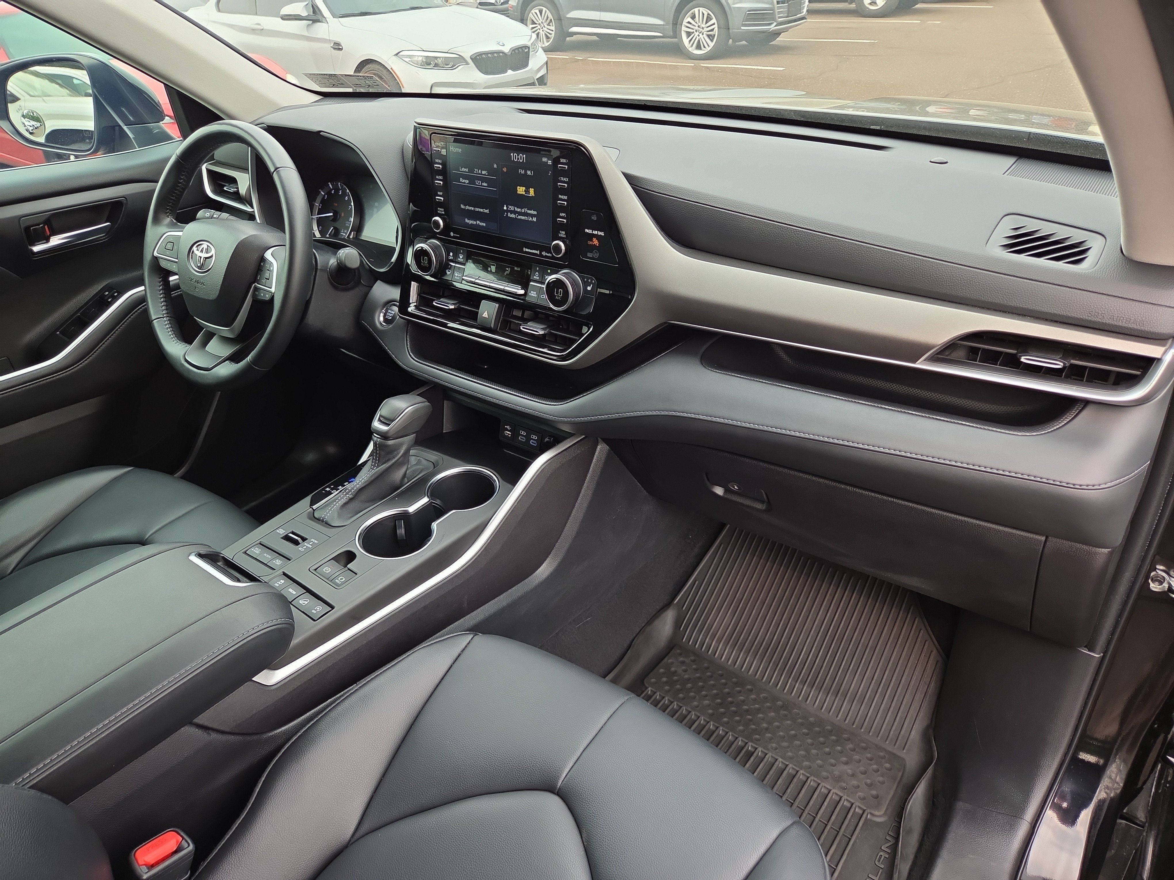 Used 2022 Toyota Highlander XLE AWD/4WD image 17