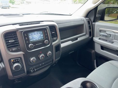 Used 2017 RAM 1500 Express RWD image 28