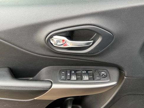 Used 2019 Jeep Cherokee Latitude Plus image 15