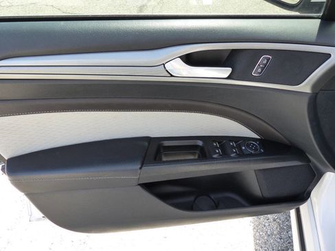 Used 2020 Ford Fusion SE w/ Equipment Group 151A FWD image 20