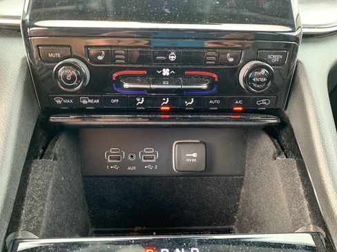 Used 2022 Jeep Grand Cherokee Limited AWD/4WD image 27