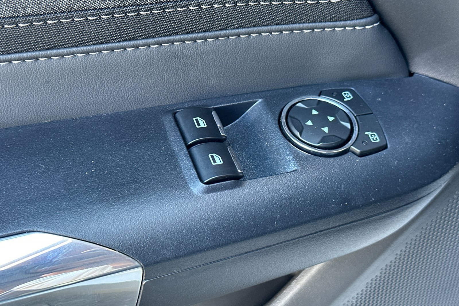 Used 2025 Ford Mustang Coupe RWD image 12