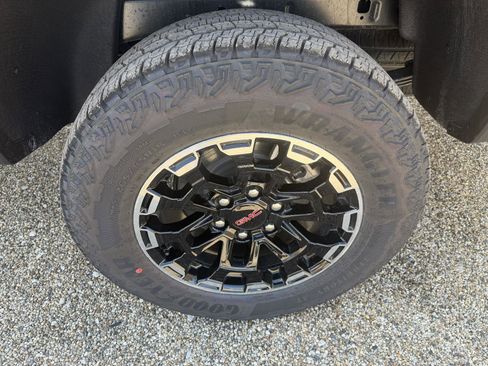 New 2026 GMC Canyon AT4 AWD/4WD image 8
