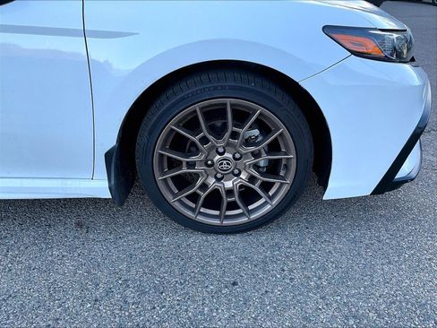 Used 2023 Toyota Camry SE FWD image 4